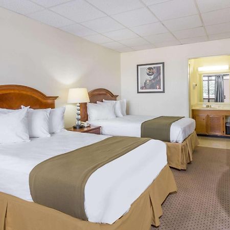 Days Inn By Wyndham Bedford Buitenkant foto
