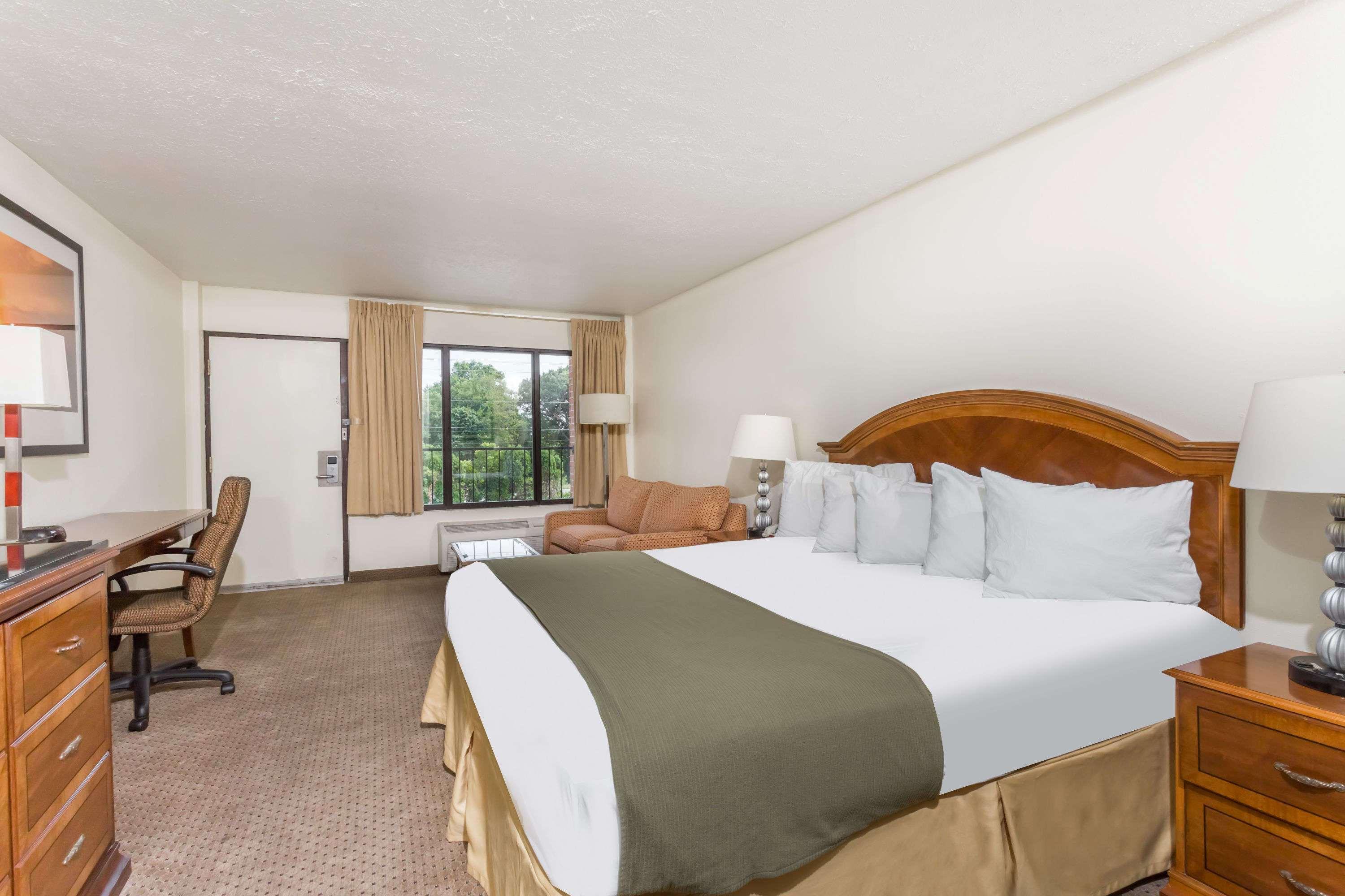 Days Inn By Wyndham Bedford Buitenkant foto