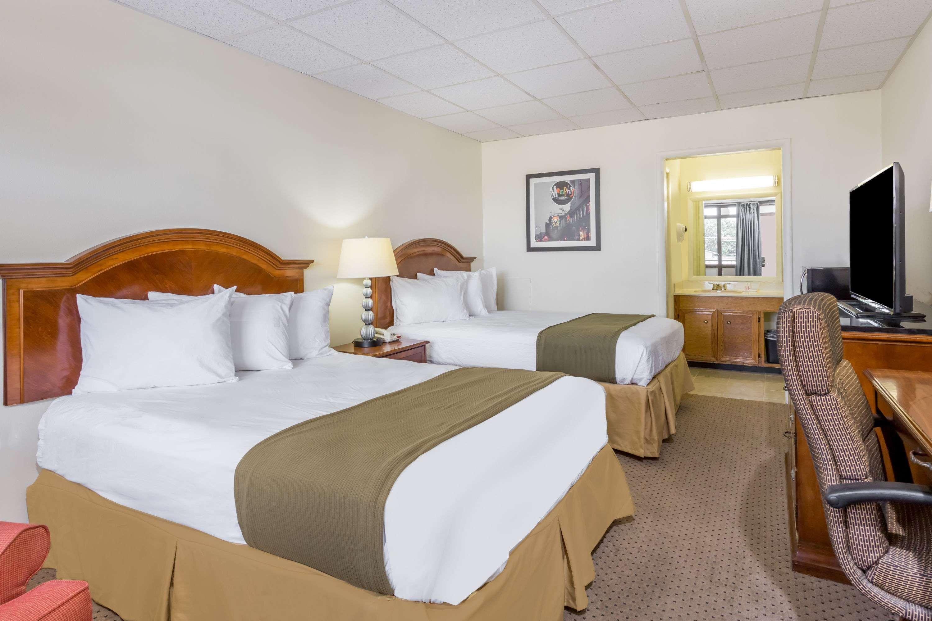 Days Inn By Wyndham Bedford Buitenkant foto
