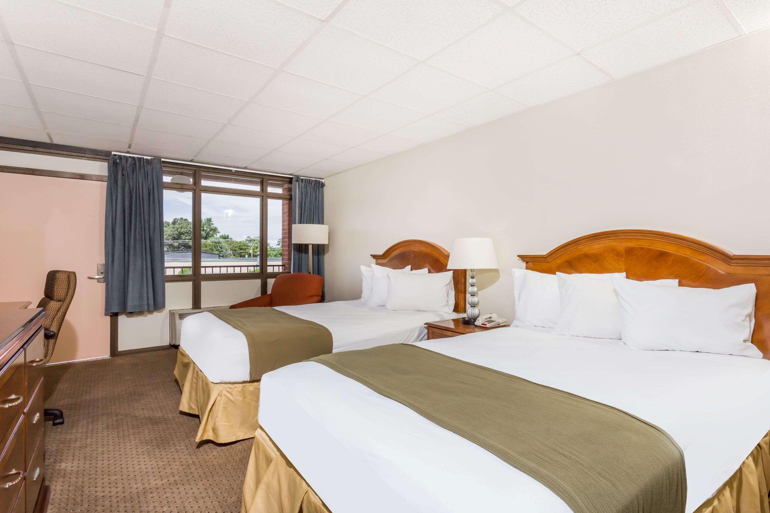 Days Inn By Wyndham Bedford Buitenkant foto