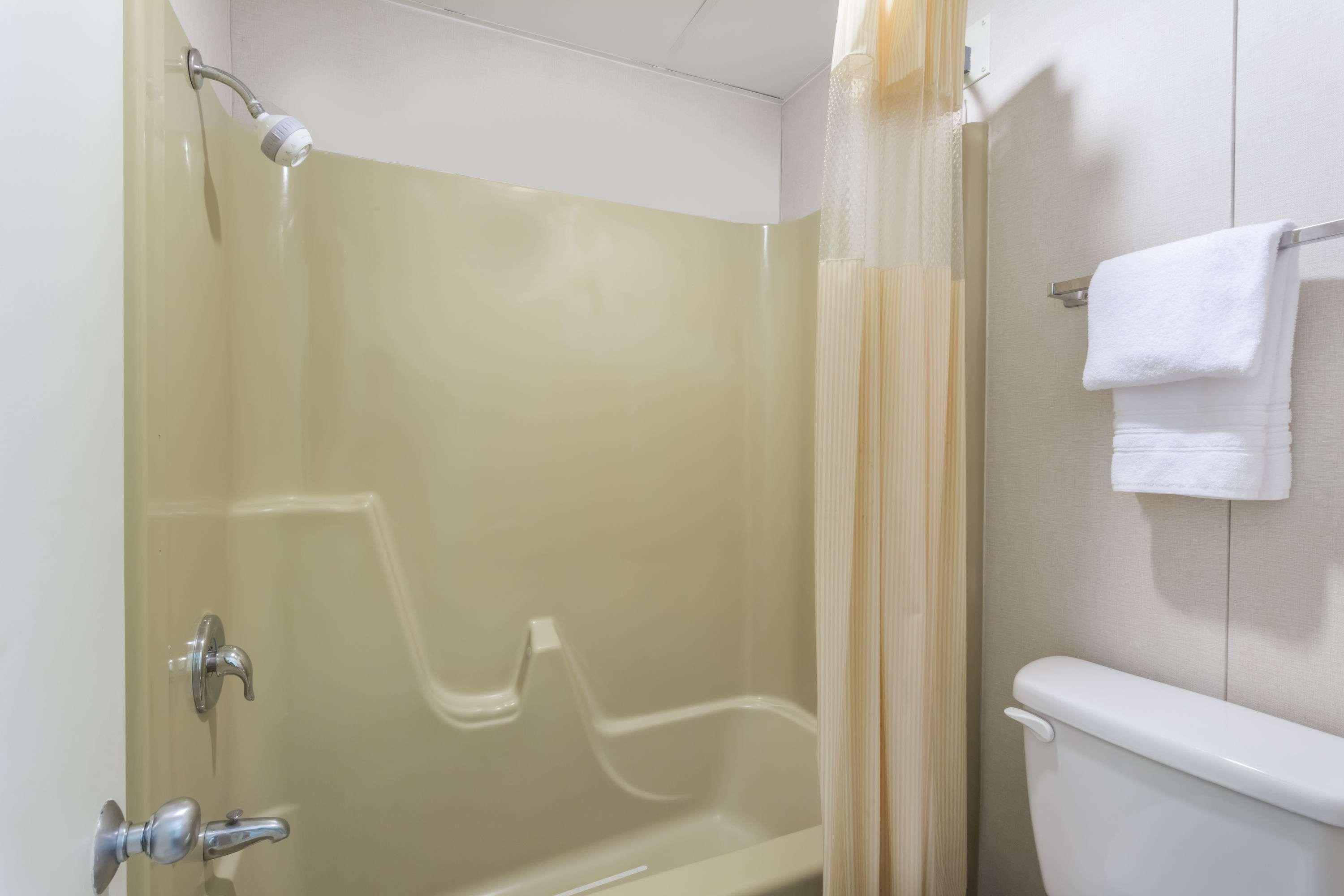 Days Inn By Wyndham Bedford Buitenkant foto
