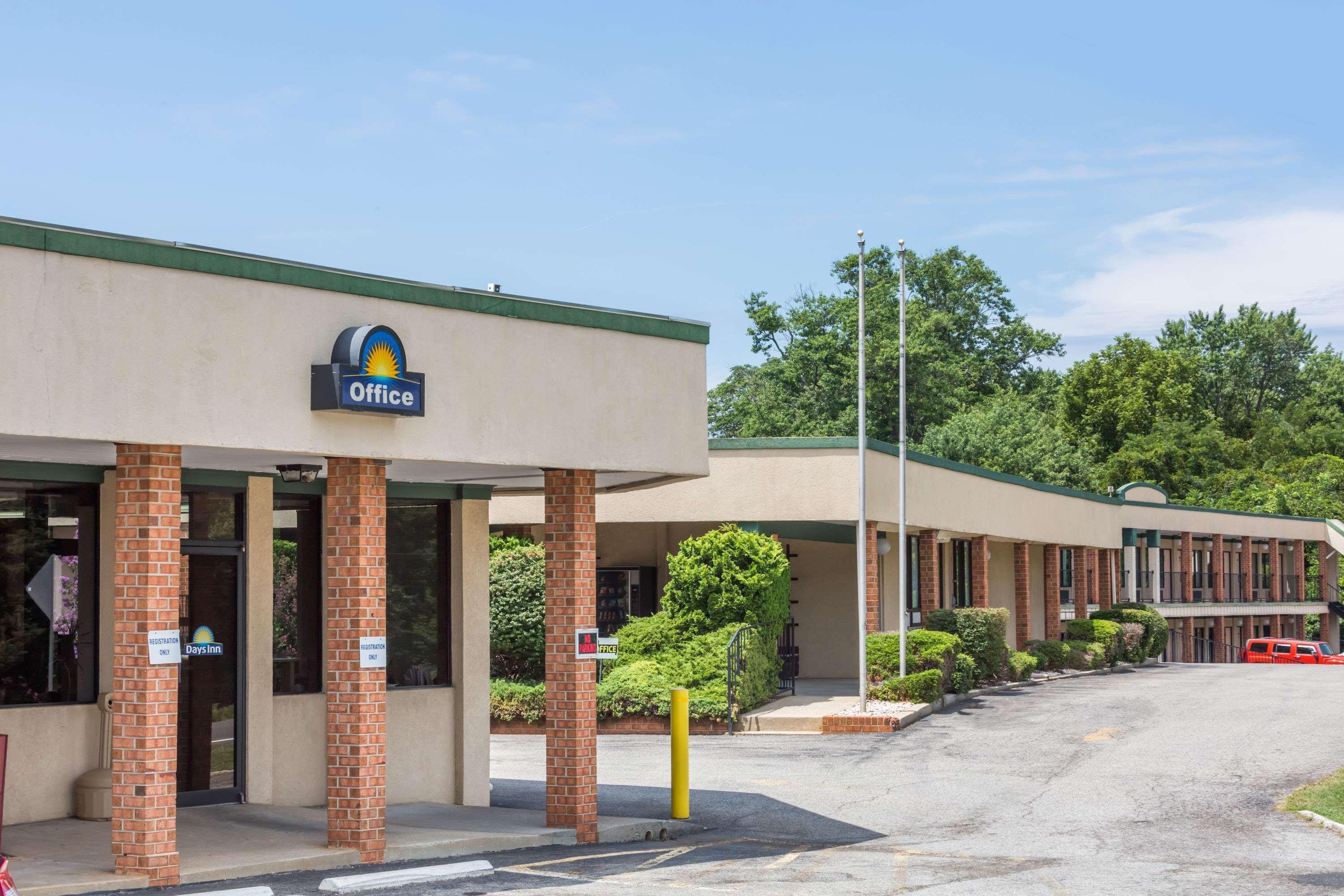 Days Inn By Wyndham Bedford Buitenkant foto